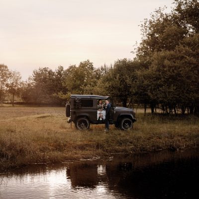 Trouwfotografie met trouwauto